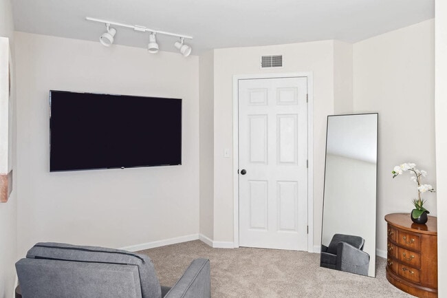 301 S Front St in Jeffersonville, IN - Building Photo - Building Photo