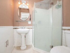 17507 Emelita St, Unit Studio in Encino, CA - Foto de edificio - Building Photo