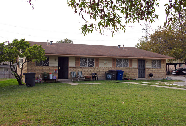 2522 Clara Ln in San Antonio, TX - Building Photo - Building Photo