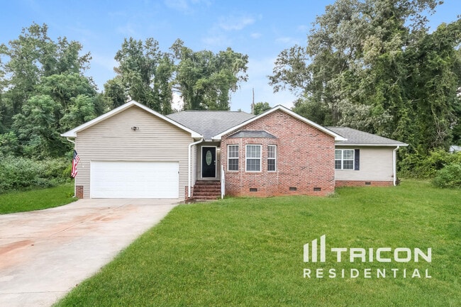 property at 211 Boxwood Ln