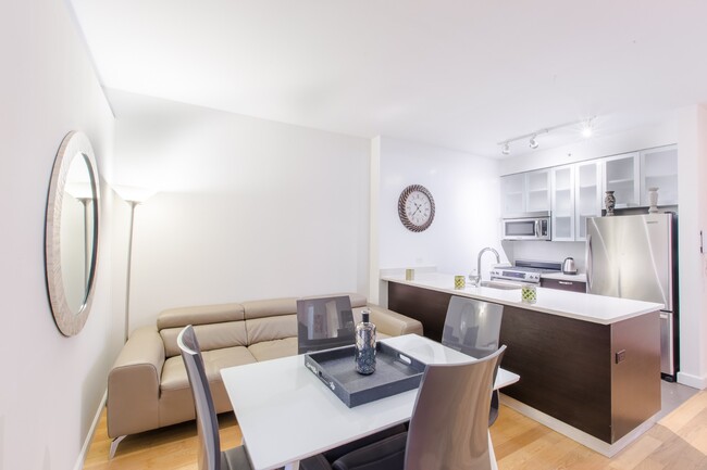 808 Columbus Ave in New York, NY - Building Photo - Building Photo