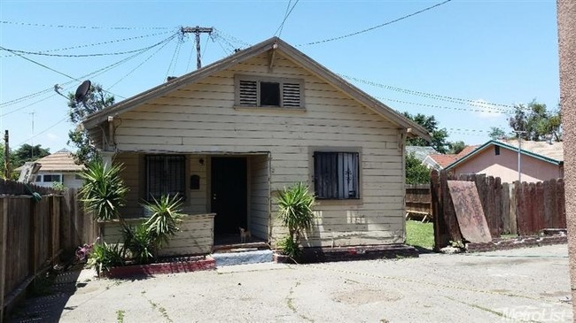1117 S San Joaquin St in Stockton, CA - Foto de edificio - Building Photo