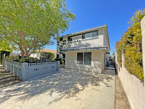 5937 Willowcrest Ave in North Hollywood, CA - Building Photo - Building Photo