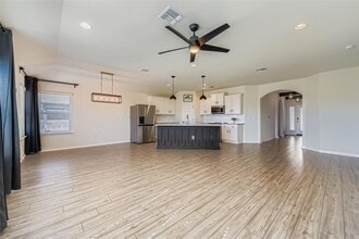 17205 Adoro Dr, Unit 305 in Manor, TX - Building Photo - Building Photo