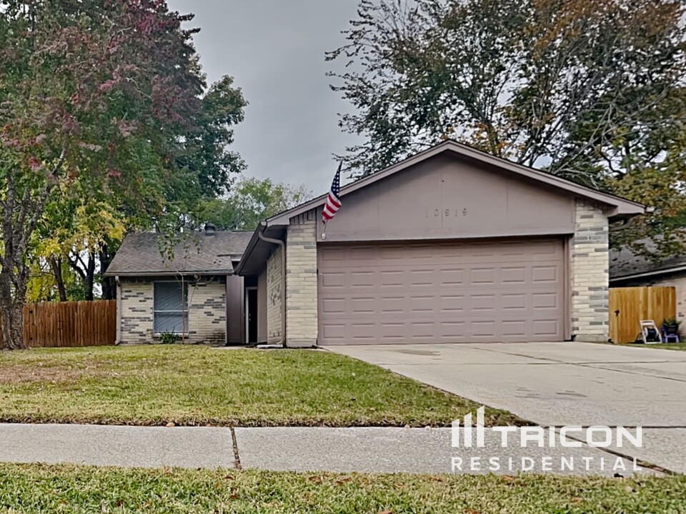 10919 Almond Grove in Humble, TX - Building Photo