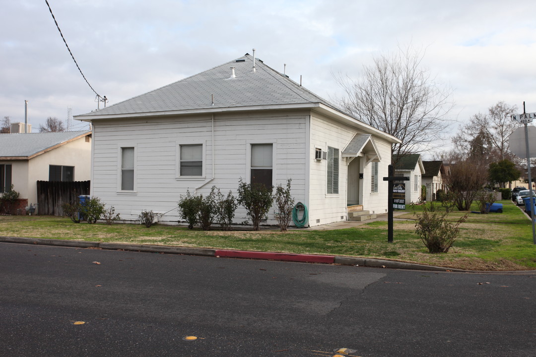 415 N Palm St in Turlock, CA - Building Photo