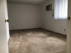 Las Casitas Apartments in North Hollywood, CA - Building Photo - Building Photo