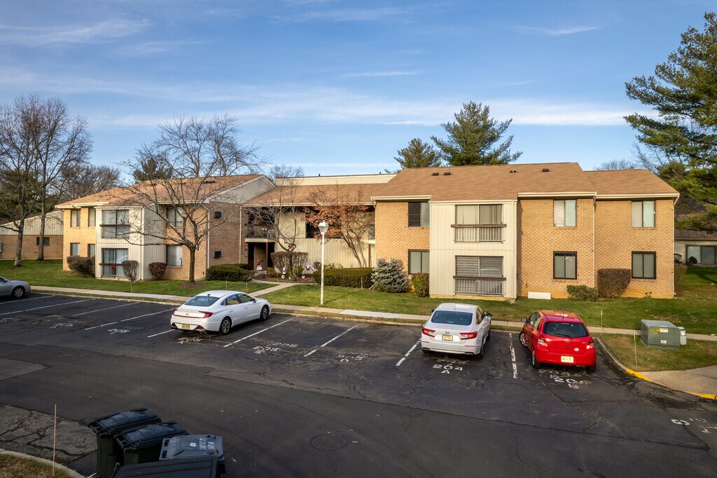 Covered Bridge Condominiums Apartments Manalapan, NJ Apartments For Rent