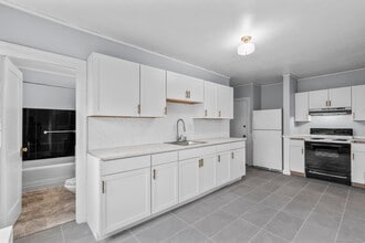 19 Moore St in Manchester, CT - Building Photo - Building Photo