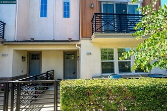 2378 Carbondale Way in Dublin, CA - Foto de edificio - Building Photo