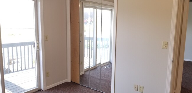 921 W 20th St in Cedar Falls, IA - Building Photo - Building Photo
