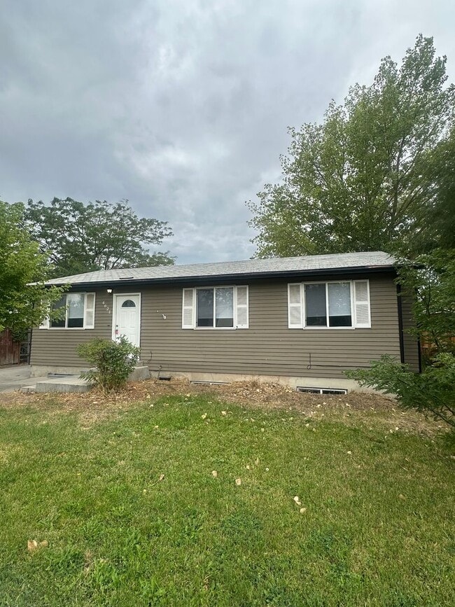 property at 4621 Salem Ct