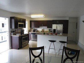1548 SW 5th Pl-Unit -4 in Fort Lauderdale, FL - Building Photo - Building Photo