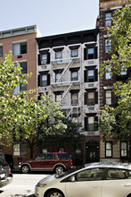 323 E 21st St in New York, NY - Foto de edificio - Building Photo