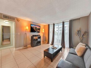 1658 Bay Rd in Miami Beach, FL - Building Photo - Building Photo