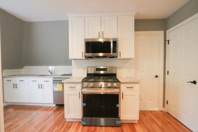 313 Humphrey St in New Haven, CT - Building Photo - Building Photo