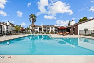 SUN HOLLOW in El Paso, TX - Building Photo