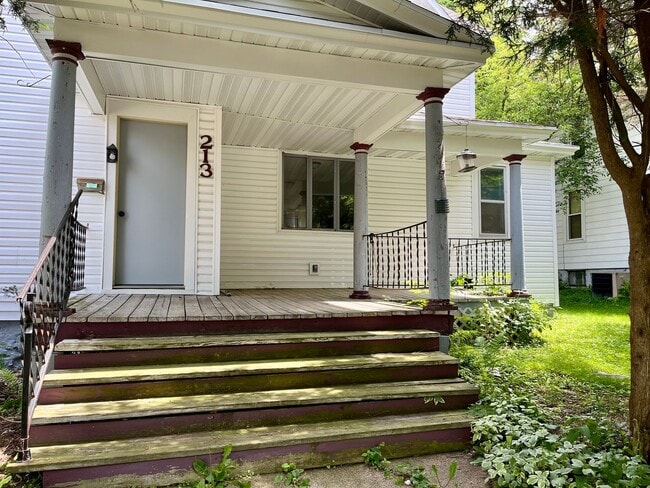 property at 213 N 10th St
