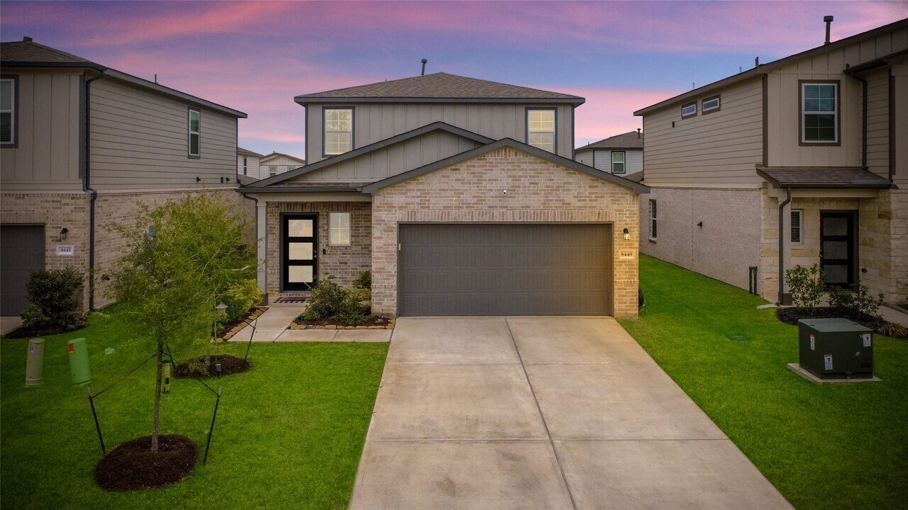 8449 Sweet Cherry Ln in Magnolia, TX - Building Photo