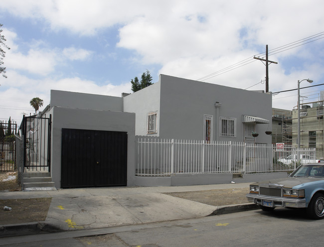 760 El Centro Ave in Los Angeles, CA - Building Photo - Building Photo