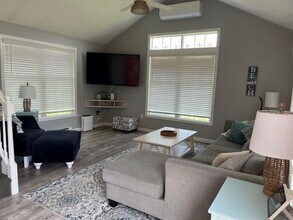 116 Holden Rd in South Kingstown, RI - Building Photo - Building Photo