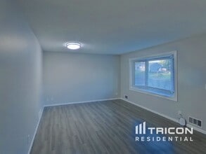 3760 75th St E in Inver Grove Heights, MN - Foto de edificio - Building Photo