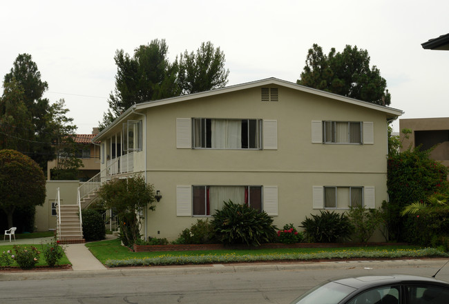 34 W Calle Crespis in Santa Barbara, CA - Foto de edificio - Building Photo