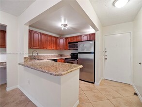 7300 NW 17th St, Unit 107 in Plantation, FL - Building Photo - Building Photo