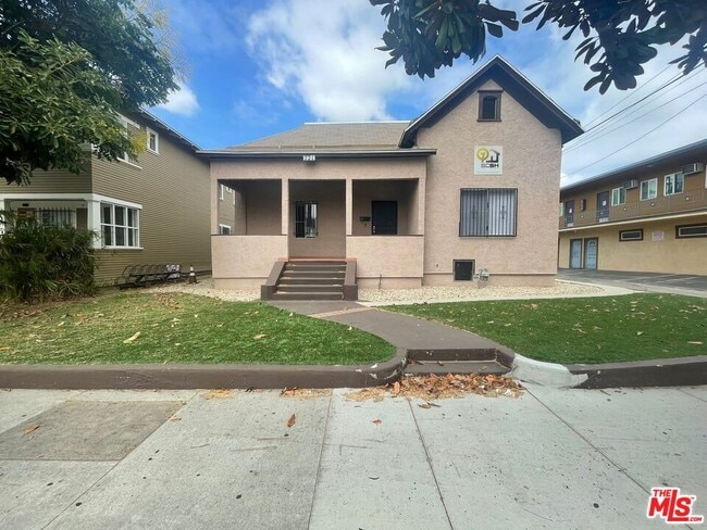 property at 721 W 32nd St