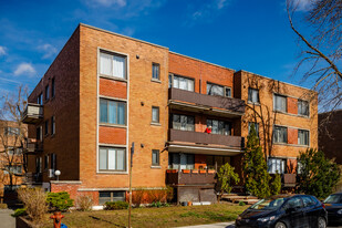 5854 Decelles Pl in Montréal, QC - Building Photo