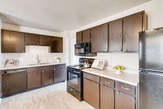 6032 S Garland Way in Littleton, CO - Building Photo - Building Photo