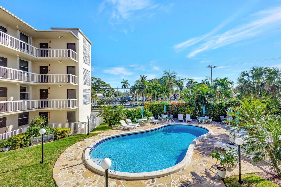 1131 SE 4th St in Boynton Beach, FL - Building Photo