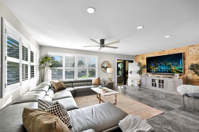 372 Golfview Rd