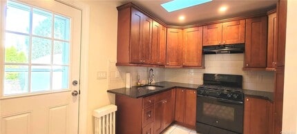56 Marlboro Rd, Unit 1st Floor in Valley Stream, NY - Foto de edificio - Building Photo