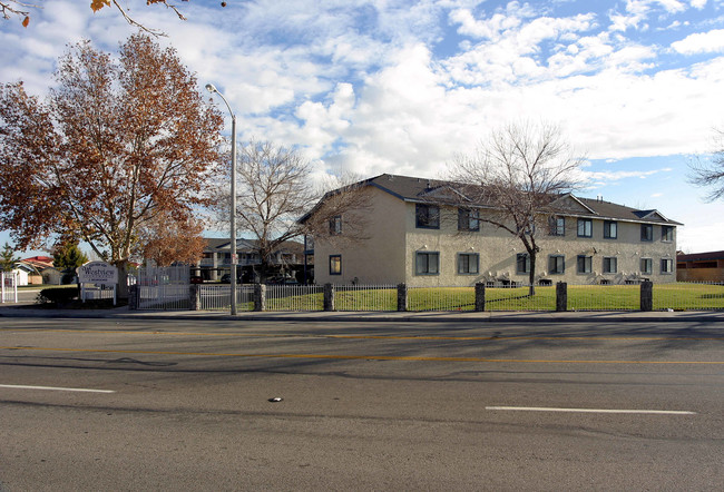 Westview Apartments in Lancaster, CA - Building Photo - Building Photo