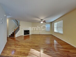 204 Cloverdale Dr in Durham, NC - Foto de edificio - Building Photo