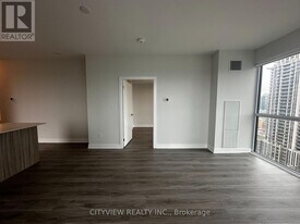 430 Square One Dr in Mississauga, ON - Building Photo