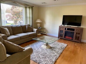 25 Marty Ln in South Windsor, CT - Building Photo - Building Photo
