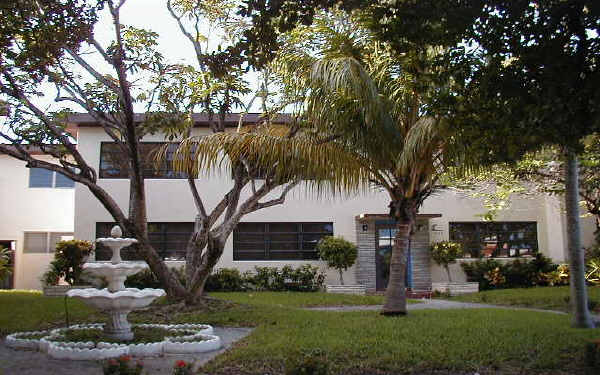 Crespi Apartments in Miami Beach, FL - Building Photo - Building Photo