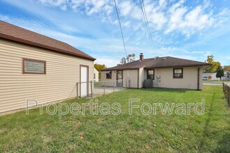 4379 Maplegrove Dr in Grove City, OH - Building Photo - Building Photo
