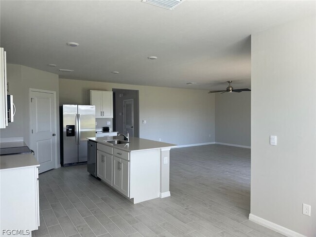 522 NW 7th St in Cape Coral, FL - Building Photo - Building Photo