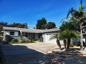 26541 Mazur Dr in Rancho Palos Verdes, CA - Foto de edificio - Building Photo