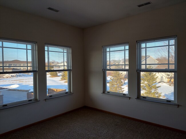 2329 Bristol Dr, Unit 2001 in Ames, IA - Foto de edificio - Building Photo