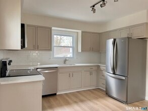 194 High Ridge Ave in Ridgefield, CT - Building Photo - Building Photo