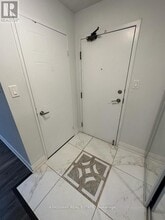 350-1350 Webb Dr in Mississauga, ON - Building Photo - Building Photo