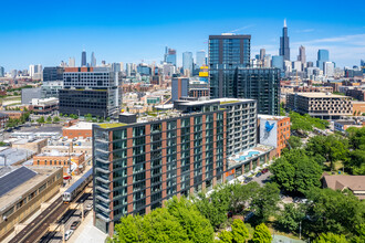 Evo Union Park Apartments in Chicago, IL - Building Photo - Building Photo