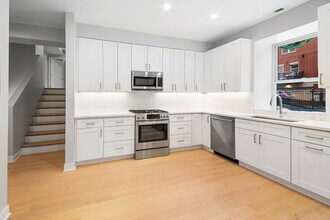 4637 N Ashland Ave, Unit 103 in Chicago, IL - Building Photo - Building Photo