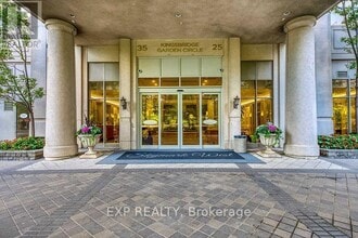 35-1235 Kingsbridge Garden Cir in Mississauga, ON - Building Photo - Building Photo