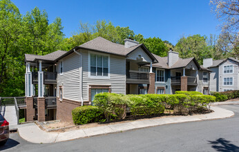 University Ridge Apartments in Durham, NC - Foto de edificio - Building Photo