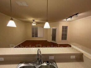 8290 Gate Pkwy W in Jacksonville, FL - Building Photo - Building Photo